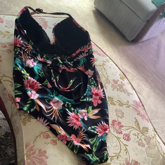 Shade & Shore one piece swimsuit black floral 36C 10/12 NWOT ties back box 1,000 - Picture 12 of 16